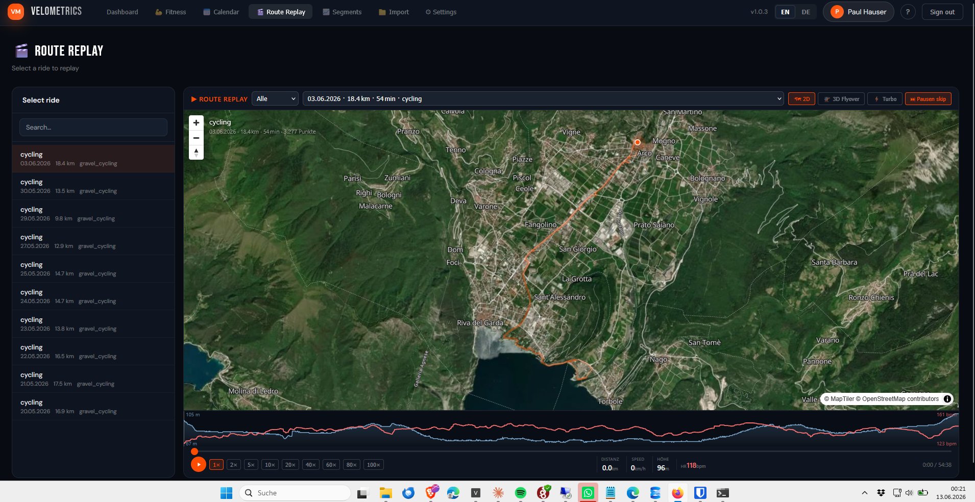 VeloMetrics Route Replay: animierte Wiedergabe einer Tour auf Satellitenkarte mit Höhen- und Pulsprofil
